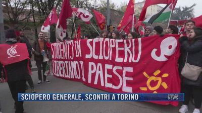 Breaking News delle 21.30 | Sciopero generale, scontri a Torino