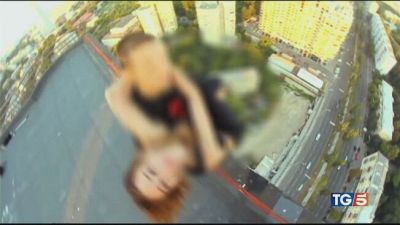 Follia per un selfie, può costare la vita