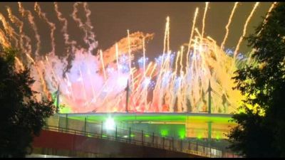 Sontuosi fuochi d'artificio chiudono a Parigi le Paralimpiadi