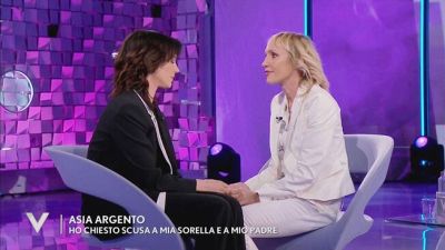 Asia Argento: "Ho chiesto scusa a mia sorella e a mio padre"