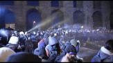 A Istanbul lacrimogeni contro la folla che manifesta per Imamoglu