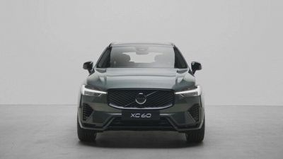 Volvo XC60 2025: come cambia con il restyling