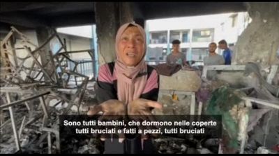 Gaza, i parenti piangono la strage di bambini a Nuseirat