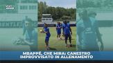 Mbappé, che mira: canestro improvvisato in allenamento
