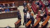 Referendum, Magi in aula Camera vestito da fantasma. Espulso