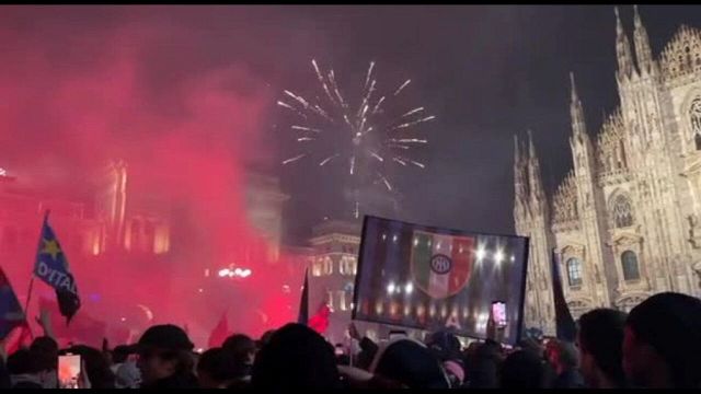 Festa in piazza Duomo a Milano per l'Inter Campione d'Italia