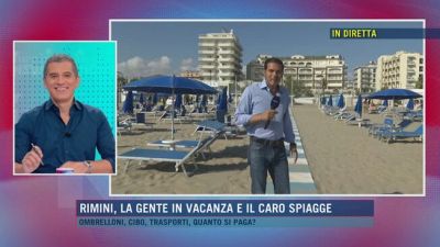 Rimini, la gente in vacanza e il caro spiagge