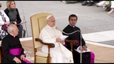 Papa: sono vicino al popolo libanese che vive il dramma della guerra