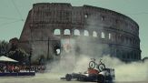 Una Red Bull da F1, una bici e il Colosseo: è showrun al Giro d'Italia
