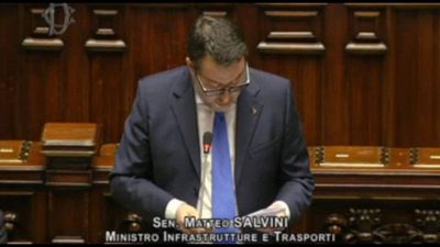 Salvini su disagi treni: come dimostra Open Arms, ho le spalle larghe
