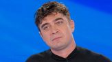 Tre metri sopra il cielo, il flirt di Riccardo Scamarcio con una ragazza dell’elite romana