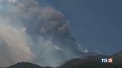 L'Etna ferma i voli, tra attese e disagi
