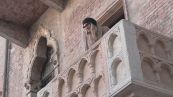 Assalto al balcone più famoso del mondo, quello di Romeo e Giulietta