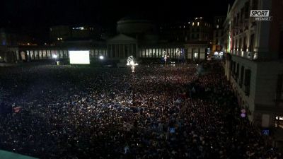 McTominay segna, partono fuochi d'artificio in tutta Napoli