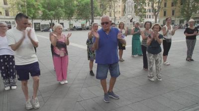 "Anvedi come balla Nando..", a Testaccio le lezioni di ballo in piazza