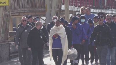 Paletti al governo sui migranti, le toghe rosse gettano la maschera