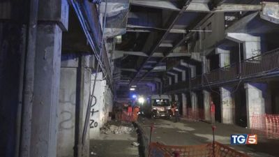 Crolla il ballatoio due morti a Scampia
