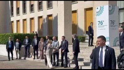 L'arrivo di Meloni all'assemblea di Federalberghi a Roma