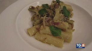 Ziti spezzati con carciofi , pecorino e mentuccia