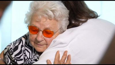 Meeting Rimini, l'abbraccio fra la sorella di Hamel e la madre del killer
