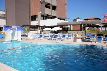 Eurhotel Rimini piscina