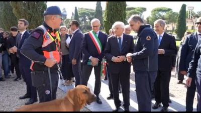 Mattarella al villaggio della Protezione civile a Villa Borghese