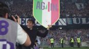 Conte mostra lo scudetto ai tifosi del Napoli