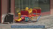 Coppia infastidita dall'asilo nido sotto casa