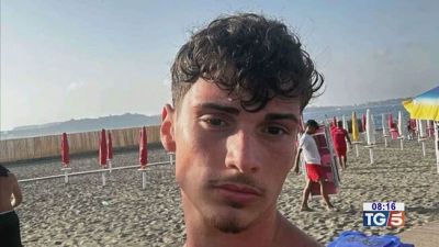 Lacrime e rabbia "Santo è con noi"