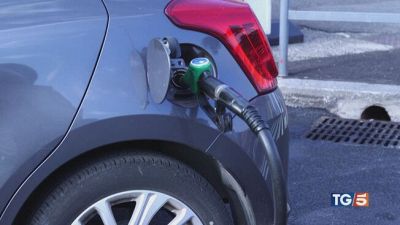 Carburanti, pressing per seguire esempio Eni