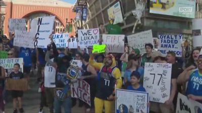 Dallas, la Protesta dei tifosi contro la cessione di Doncic: "Bring Luka back"