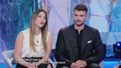 Beatrice Valli e l'analisi e i traumi della sua famiglia