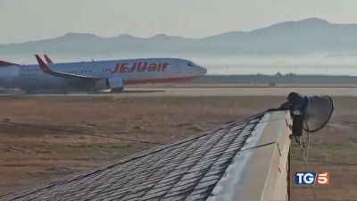 Atterra senza carrello sciagura aerea in Corea