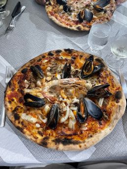Pizzeria Ristorante L'Angolo pizza con frutti di mare
