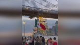 Veliero urta il ponte di Brooklyn, vittime e feriti