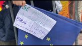 Piazza del Popolo diventa Piazza Europa, tra bandiere Ue e della pace