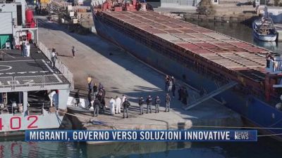 Breaking News delle 21.30 | Migranti, governo verso soluzioni innovative