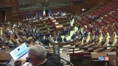 Votazione a vuoto scambio di accuse