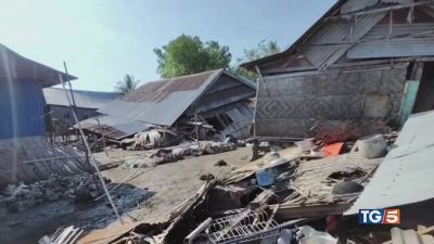 Indonesia, nuova scossa sfollati e devastazione