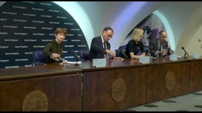 Gb, Banca d'Inghilterra taglia tassi sterlina di 0,25 punti al 4,50%