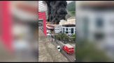 Vasto incendio a Bolzano, in fiamme un'azienda