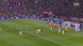Ajax, 31 tiri totali ma solo due gol: alla fine decide la doppietta del 22enne Youri Baas