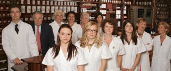 La Farmacia - Die Apotheke Team