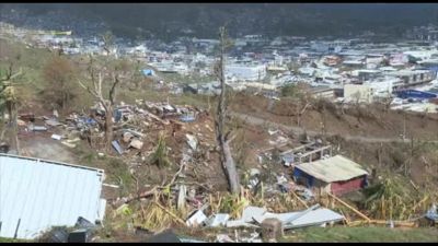 La distruzione a Mayotte, l'isola devastata dal ciclone