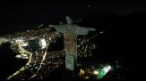 A Rio estratti del libro del Papa proiettati sul Cristo Redentore