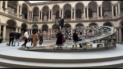 Design Week, una libreria di luce nel cortile di Brera al Fuorisalone