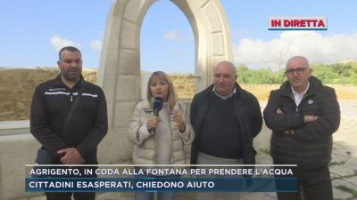 Agrigento, in coda alla fontana per prendere l'acqua