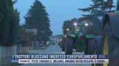 Breaking News delle 16.00 | I trattori bloccano ingresso Europarlamento