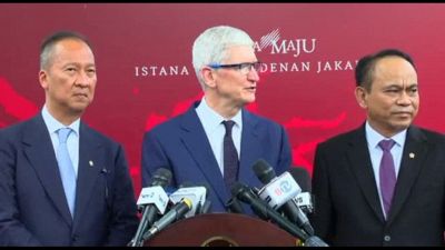 Tim Cook col presidente indonesiano: ottimo posto per investire