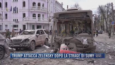 Breaking News delle 21.30 | Trump attacca Zelensky dopo la strage di Sumy